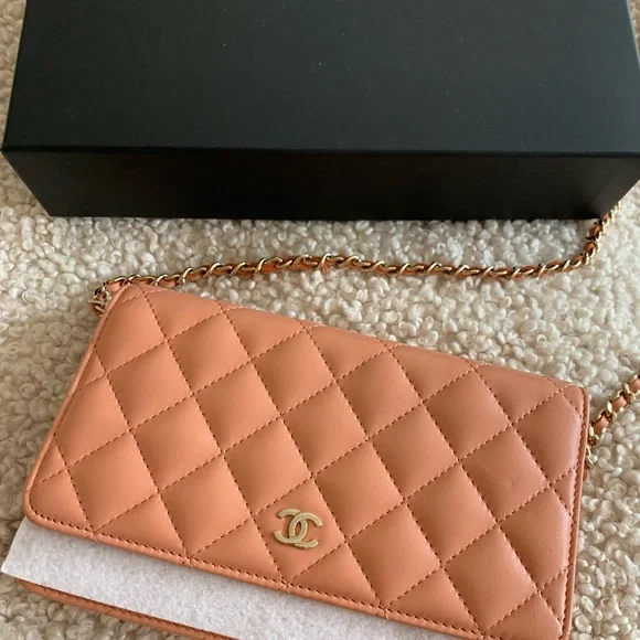 CHANEL Classic Wallet On Chain WOC in Salmon Beige Lambskin Leather - Picture 8 of 16